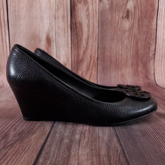 Tory Burch Logo Black Wedge Shoes- size 8 - Picture 3 of 16